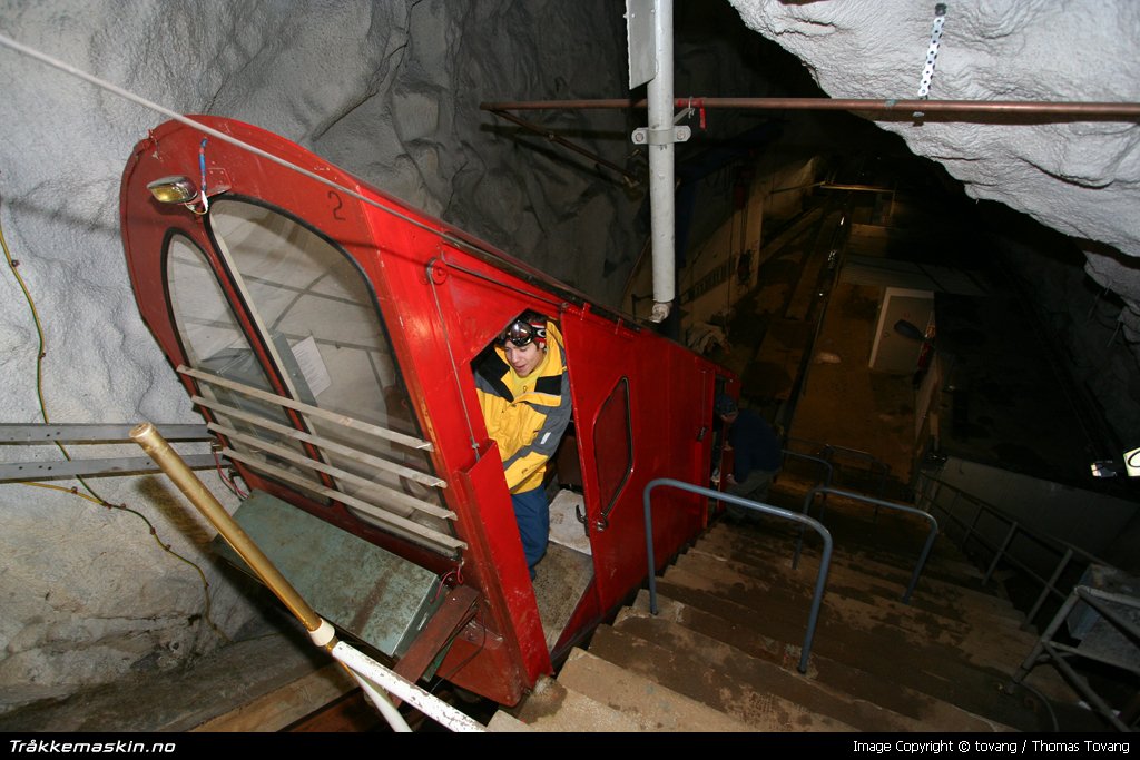 TRYKK FOR � LUKKE VINDUET