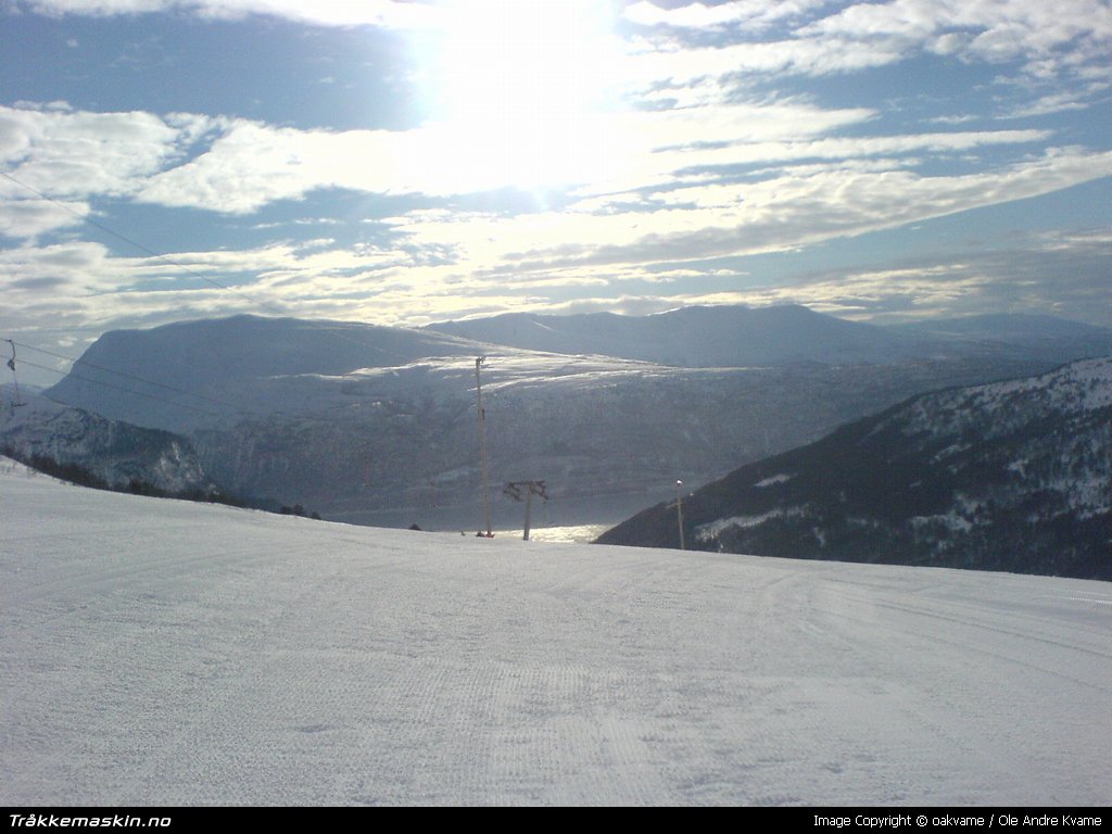 TRYKK FOR � LUKKE VINDUET