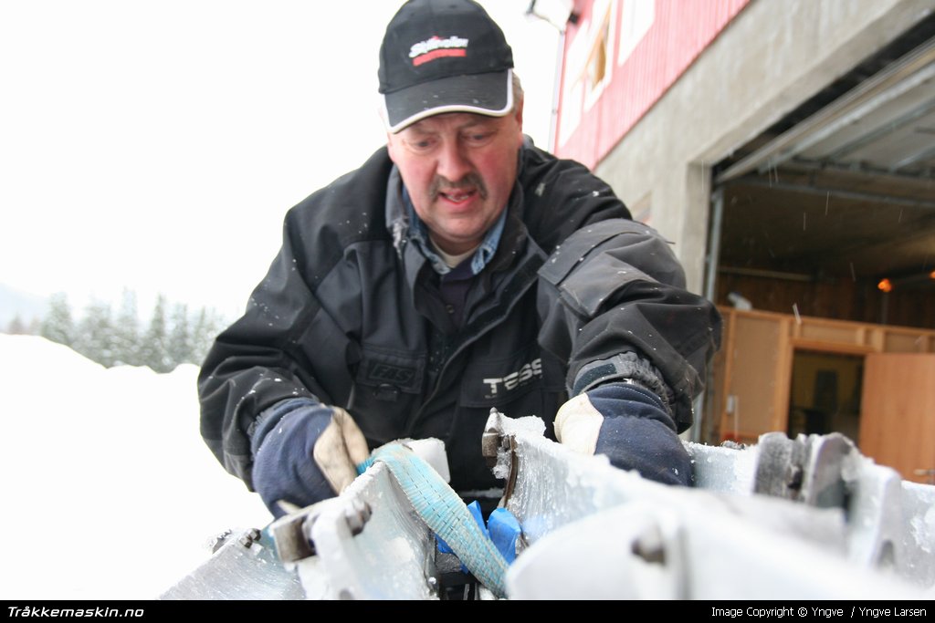 TRYKK FOR � LUKKE VINDUET