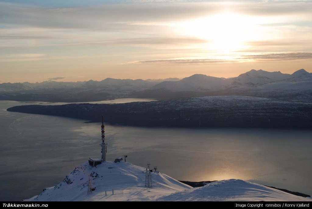 TRYKK FOR � LUKKE VINDUET